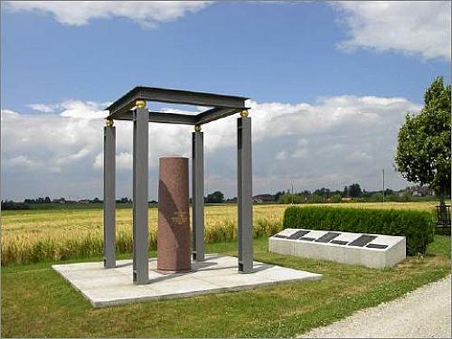 [Denkmal am Ortsrand von Hohenlinden]