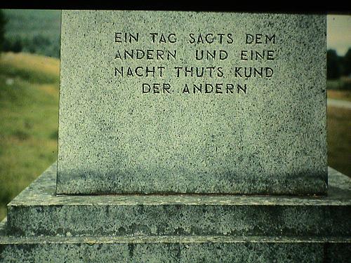 [Inschrift auf dem Denkmal]